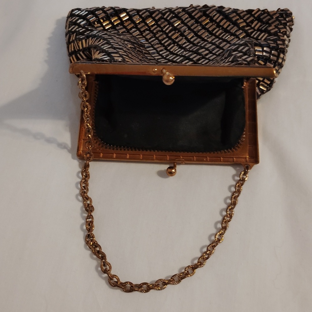 Vintage elegant Gold and Black Mesh Chain Bag - Picture 3 of 5